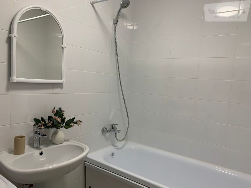 проспект Космонавтов, 11В